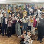 В рамках ежегодного Фестиваля науки и технологий на Гуманитарном отделении состоялся увлекательный мастер-класс по созданию новогодних украшений.