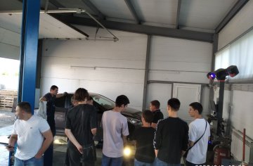 photo_5201798384866936987_y