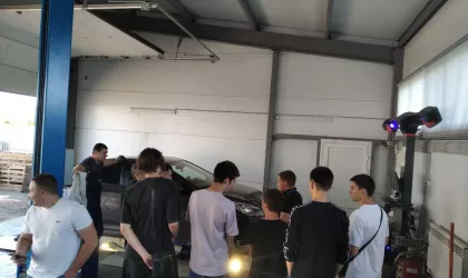 photo_5201798384866936987_y