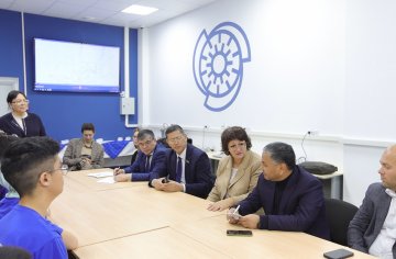 Фон.00_09_35_17.Still008