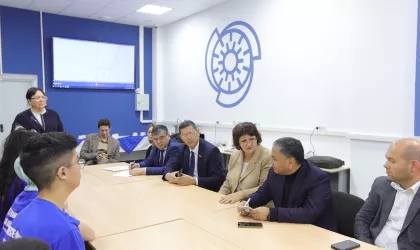 Фон.00_09_35_17.Still008