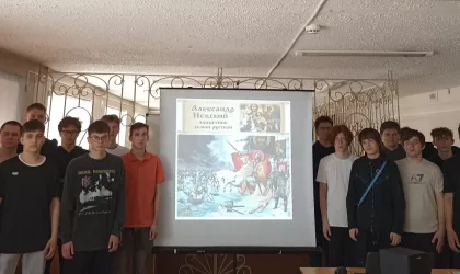 1.Поставить фото первым