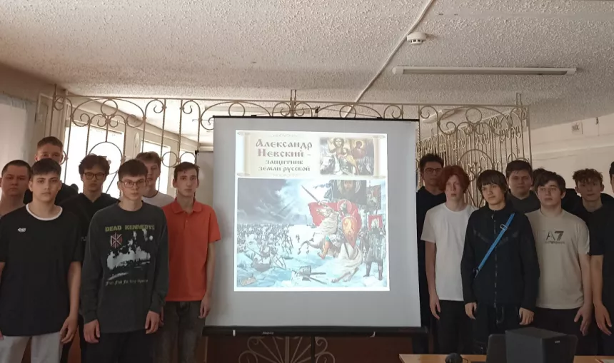 1.Поставить фото первым