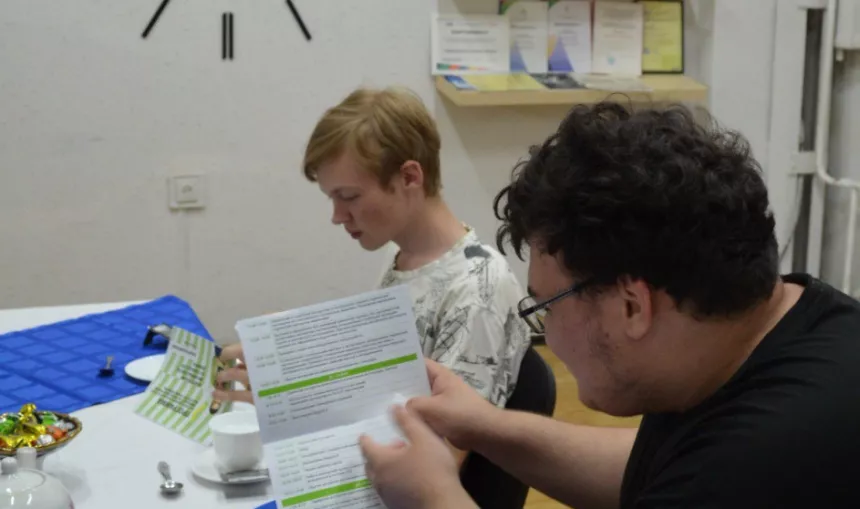 photo_5244798085606007728_y