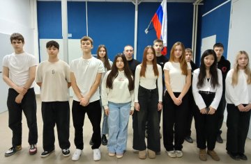 17.03.2025 - поднятие флага и "Разговоры о важном"