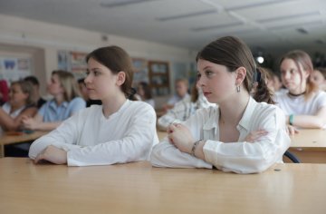 Парта героя