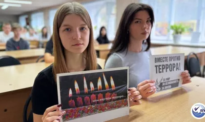 photo_5321127419756803951_y